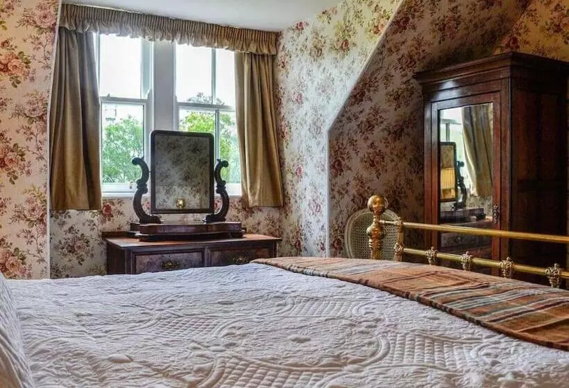 Beautiful Traditional Secluded Country Cottage