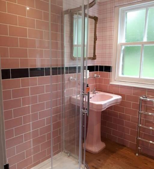 Beautiful Traditional Secluded Country Cottage