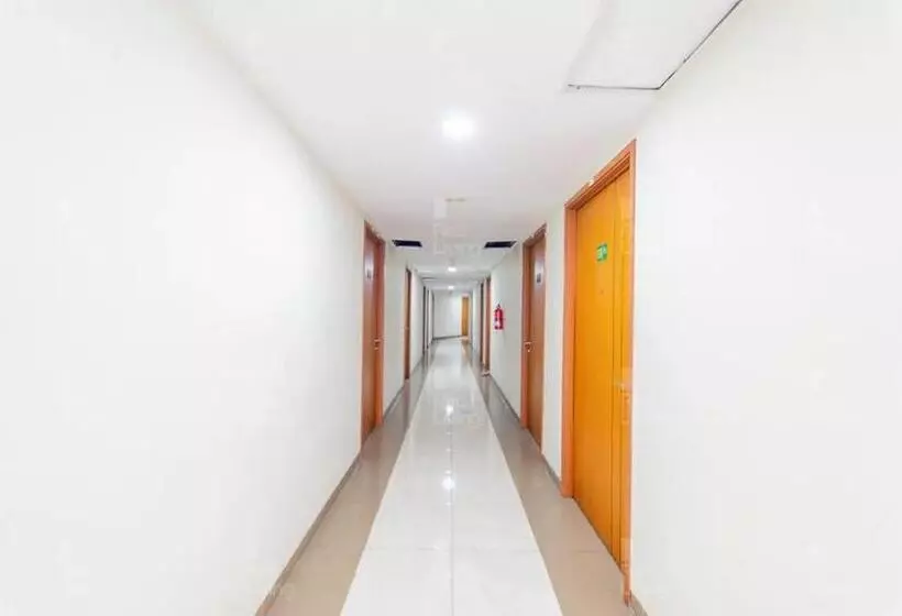 ホテル Redliving Apartemen Green Lake View Ciputat   Pelangi Rooms 1 Tower E