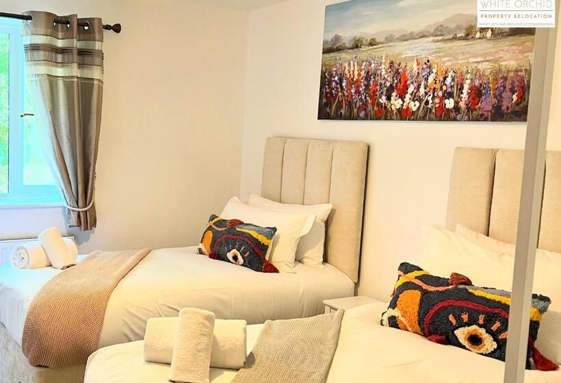 Contractors 2 Bed Apartment In Stevenage Sg1 Hertfordshire By White Orchid Property Relocation Leisu