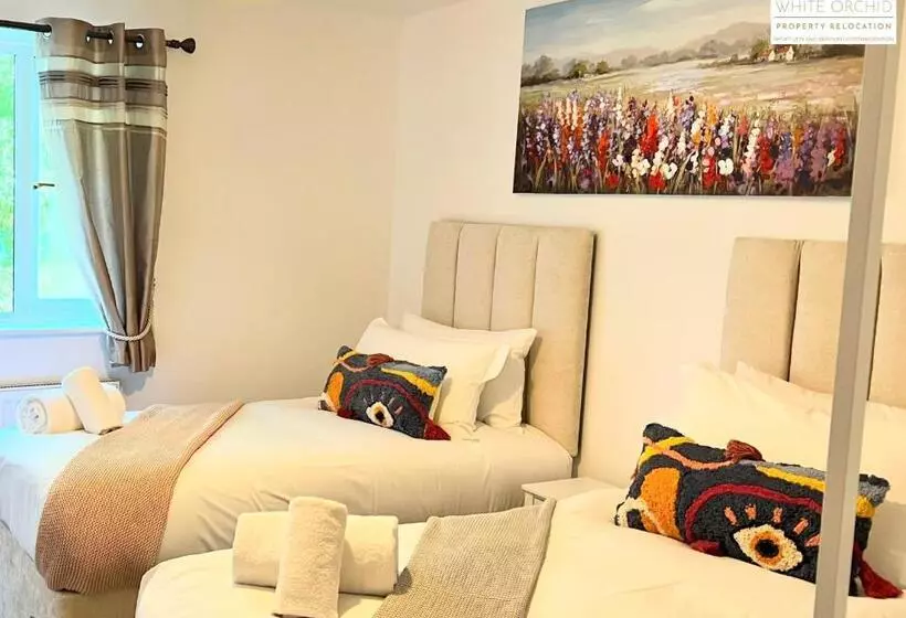 Contractors 2 Bed Apartment In Stevenage Sg1 Hertfordshire By White Orchid Property Relocation Leisu