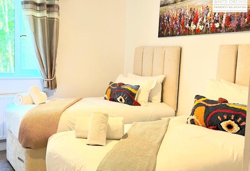 Contractors 2 Bed Apartment In Stevenage Sg1 Hertfordshire By White Orchid Property Relocation Leisu