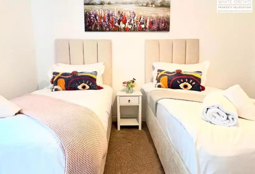 Contractors 2 Bed Apartment In Stevenage Sg1 Hertfordshire By White Orchid Property Relocation Leisu