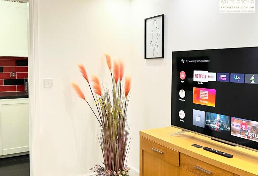 Contractors 2 Bed Apartment In Stevenage Sg1 Hertfordshire By White Orchid Property Relocation Leisu