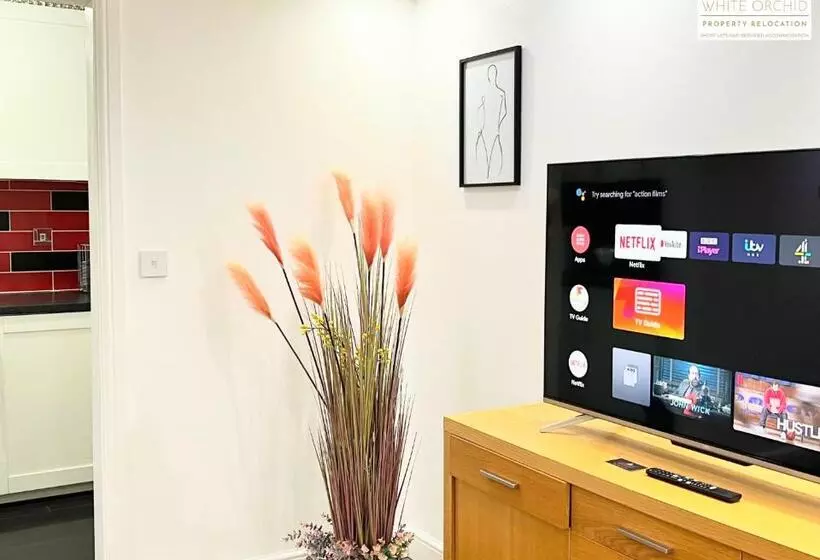 Contractors 2 Bed Apartment In Stevenage Sg1 Hertfordshire By White Orchid Property Relocation Leisu