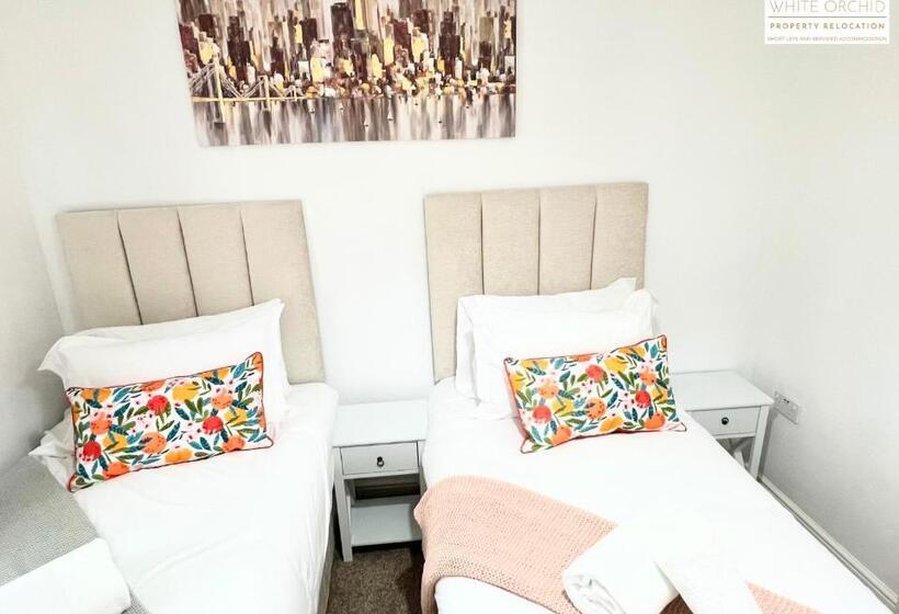 Contractors 2 Bed Apartment In Stevenage Sg1 Hertfordshire By White Orchid Property Relocation Leisu