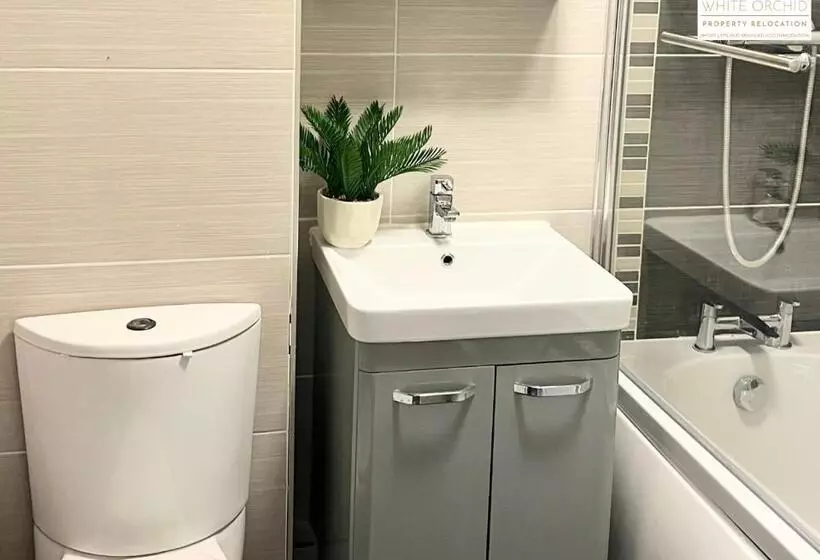 Contractors 2 Bed Apartment In Stevenage Sg1 Hertfordshire By White Orchid Property Relocation Leisu