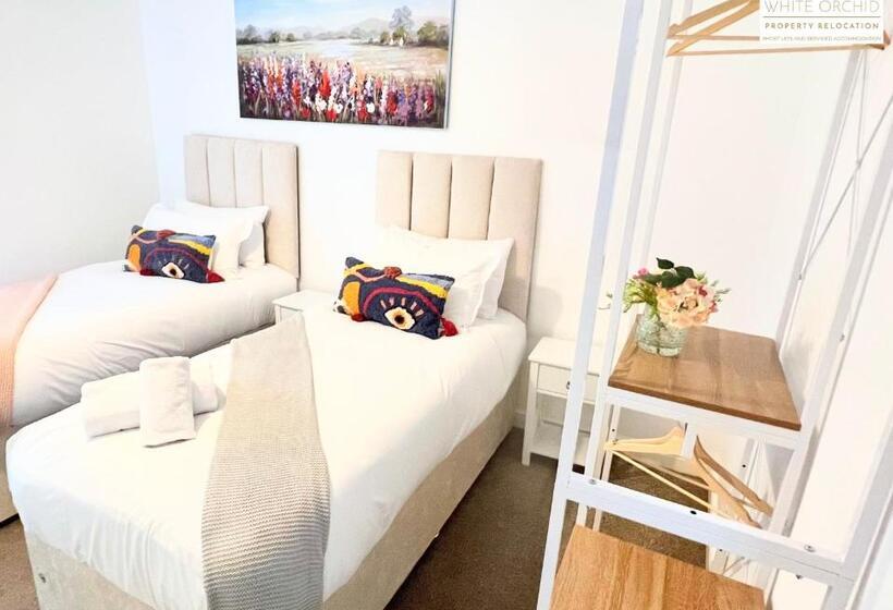 Contractors 2 Bed Apartment In Stevenage Sg1 Hertfordshire By White Orchid Property Relocation Leisu