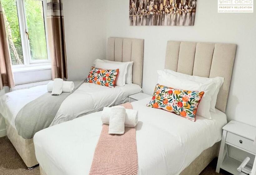 Contractors 2 Bed Apartment In Stevenage Sg1 Hertfordshire By White Orchid Property Relocation Leisu