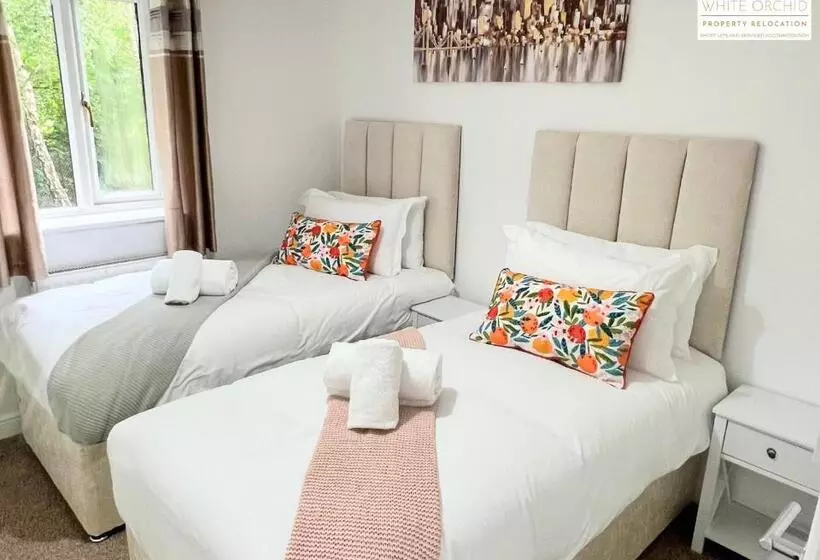 Contractors 2 Bed Apartment In Stevenage Sg1 Hertfordshire By White Orchid Property Relocation Leisu