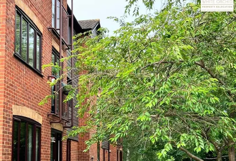 Contractors 2 Bed Apartment In Stevenage Sg1 Hertfordshire By White Orchid Property Relocation Leisu