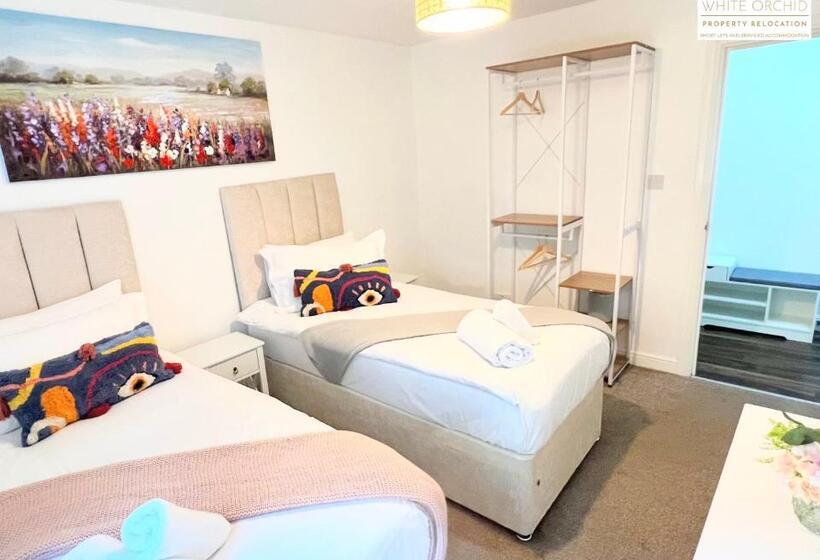 Contractors 2 Bed Apartment In Stevenage Sg1 Hertfordshire By White Orchid Property Relocation Leisu