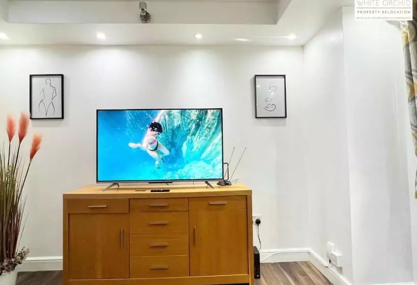 Contractors 2 Bed Apartment In Stevenage Sg1 Hertfordshire By White Orchid Property Relocation Leisu