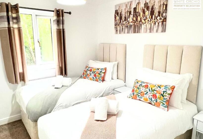 Contractors 2 Bed Apartment In Stevenage Sg1 Hertfordshire By White Orchid Property Relocation Leisu