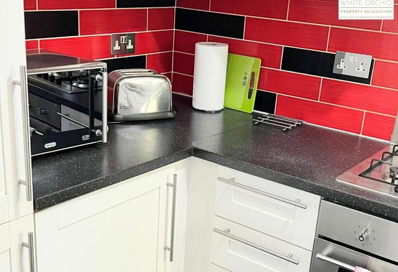 Contractors 2 Bed Apartment In Stevenage Sg1 Hertfordshire By White Orchid Property Relocation Leisu