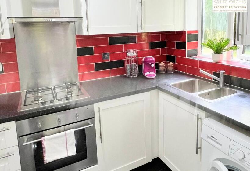 Contractors 2 Bed Apartment In Stevenage Sg1 Hertfordshire By White Orchid Property Relocation Leisu