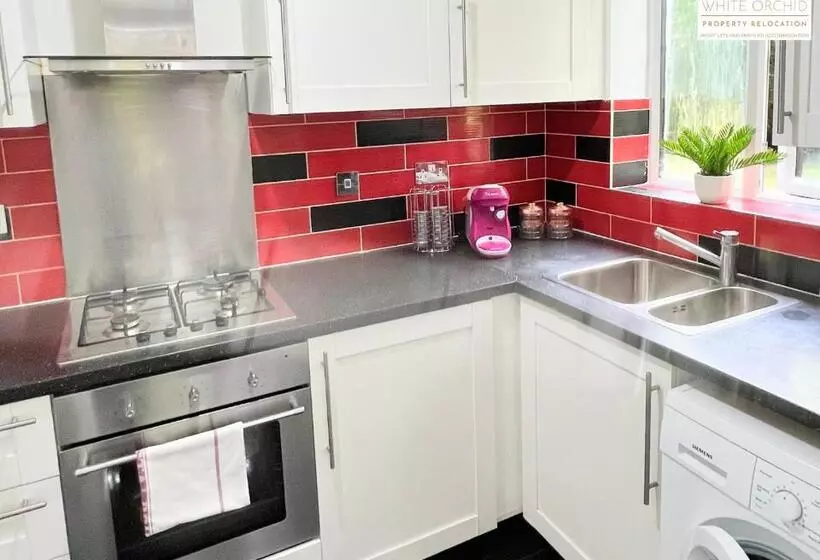 Contractors 2 Bed Apartment In Stevenage Sg1 Hertfordshire By White Orchid Property Relocation Leisu