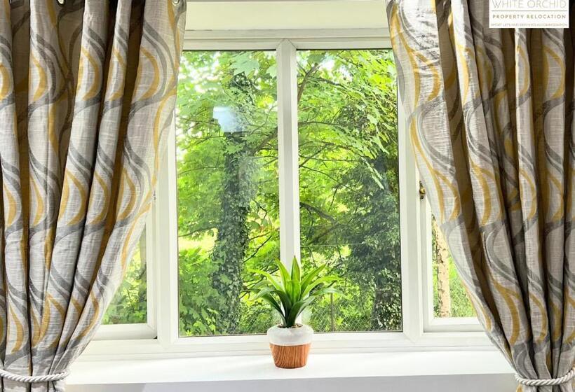 Contractors 2 Bed Apartment In Stevenage Sg1 Hertfordshire By White Orchid Property Relocation Leisu