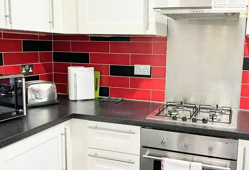 Contractors 2 Bed Apartment In Stevenage Sg1 Hertfordshire By White Orchid Property Relocation Leisu