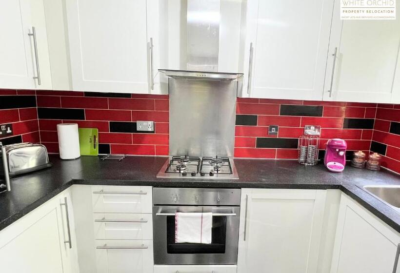 Contractors 2 Bed Apartment In Stevenage Sg1 Hertfordshire By White Orchid Property Relocation Leisu