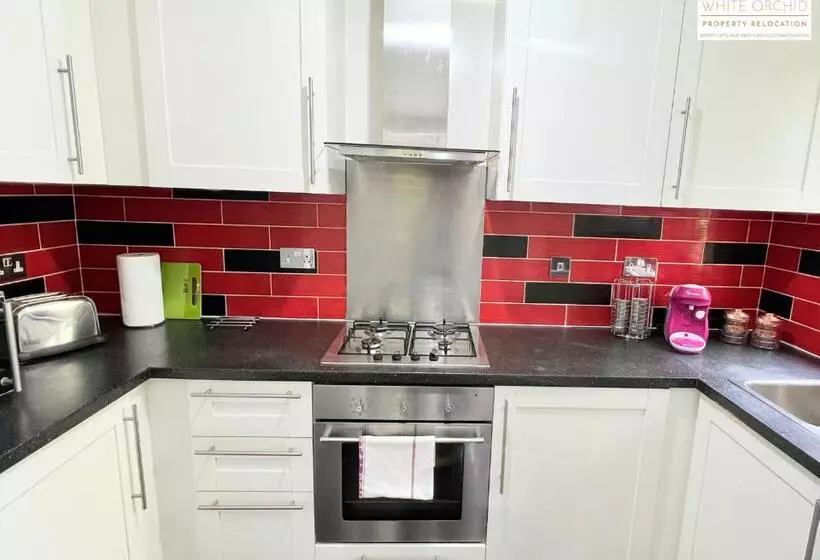 Contractors 2 Bed Apartment In Stevenage Sg1 Hertfordshire By White Orchid Property Relocation Leisu