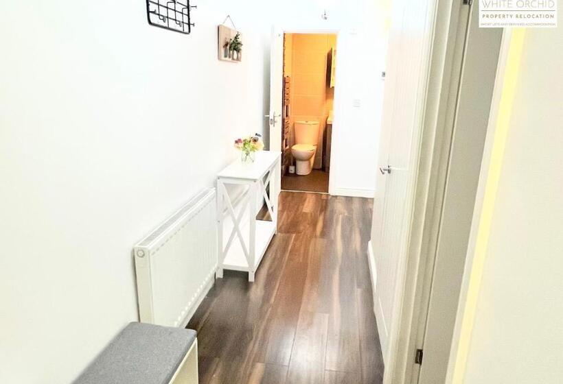 Contractors 2 Bed Apartment In Stevenage Sg1 Hertfordshire By White Orchid Property Relocation Leisu