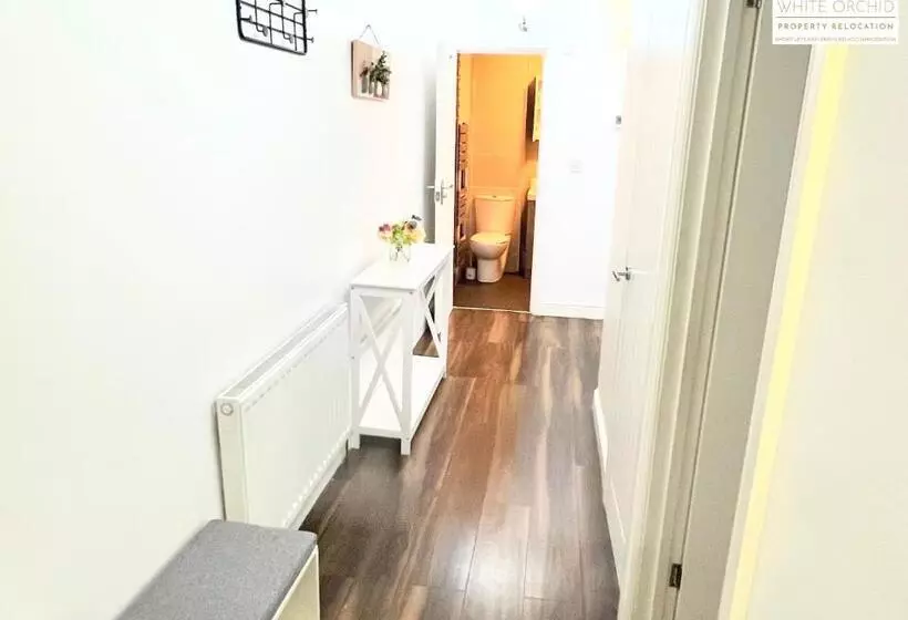 Contractors 2 Bed Apartment In Stevenage Sg1 Hertfordshire By White Orchid Property Relocation Leisu