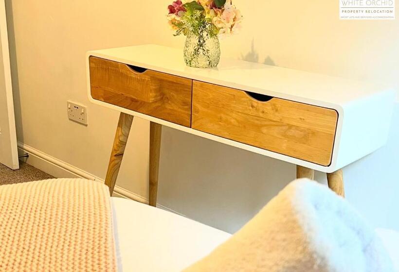 Contractors 2 Bed Apartment In Stevenage Sg1 Hertfordshire By White Orchid Property Relocation Leisu