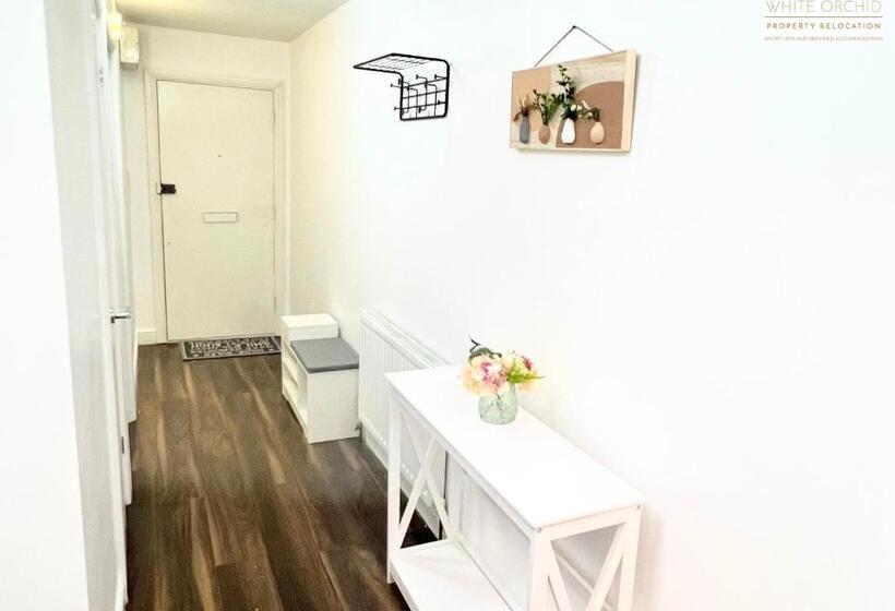 Contractors 2 Bed Apartment In Stevenage Sg1 Hertfordshire By White Orchid Property Relocation Leisu