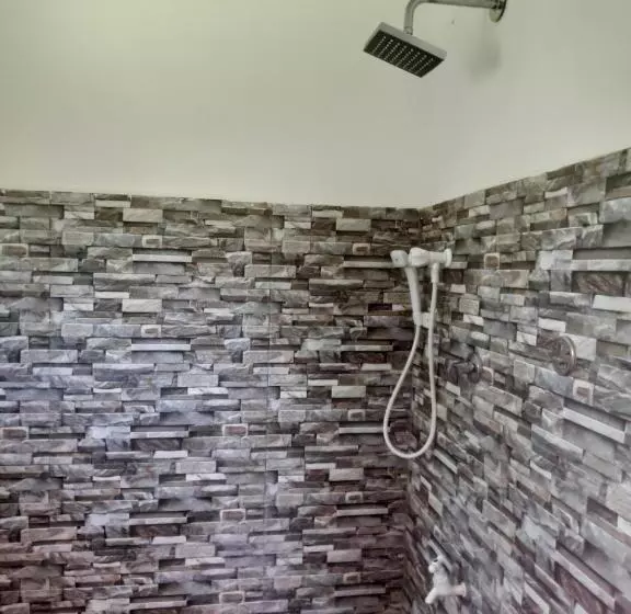 Retkeilymaja Tropical Point Inn