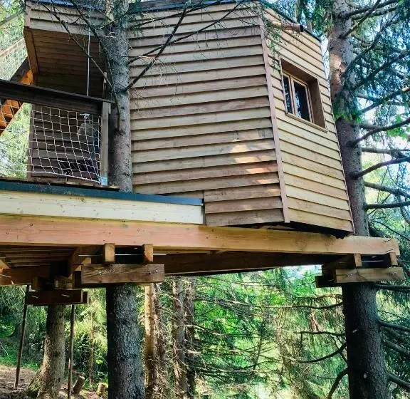 Aamiaismajoitus (B&B) Cabane Dans Las Arbres   Valmo Insolite