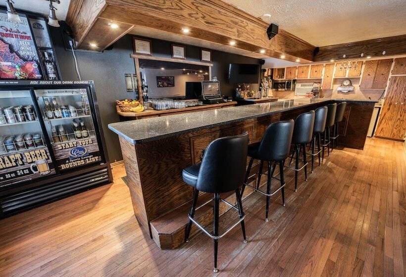 호텔 Clover Creek Inn