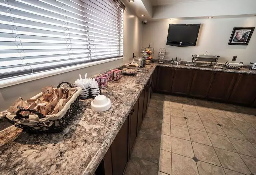 ホテル Clover Creek Inn