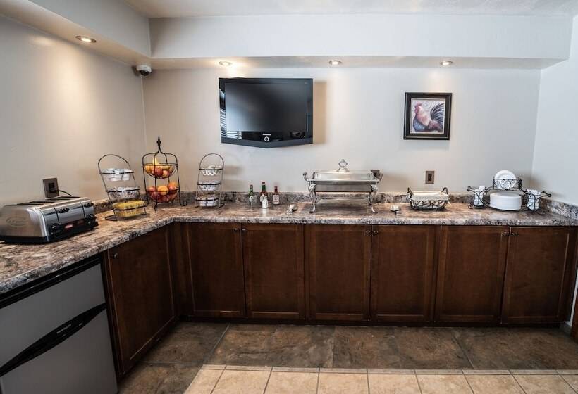 호텔 Clover Creek Inn