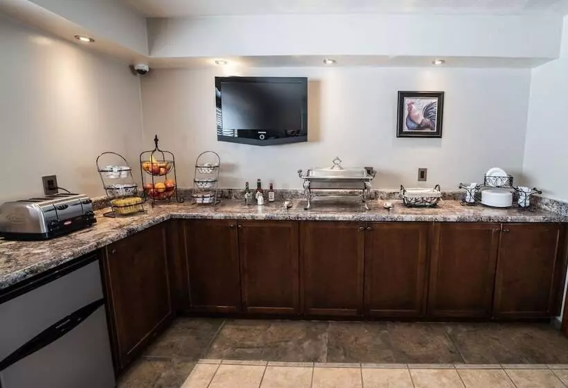 ホテル Clover Creek Inn