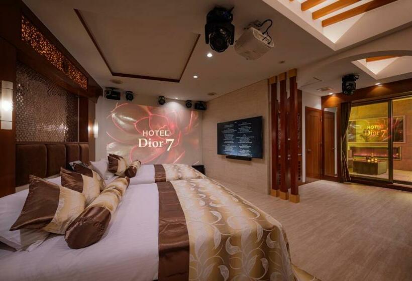 فندق Dior7つくば