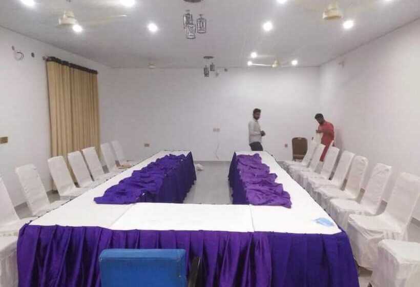 هتل Shaheen Continental Multan