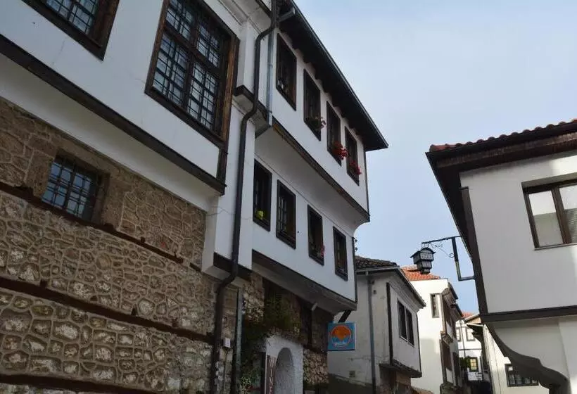 Patche Residence A Wine Cellar Hideaway In The Historic Home Of Revolutionary Metodi Patche