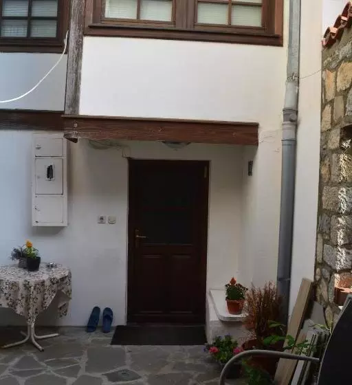 Patche Residence A Wine Cellar Hideaway In The Historic Home Of Revolutionary Metodi Patche
