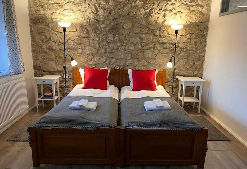 膳宿费 Vitamin K73 Vendégház