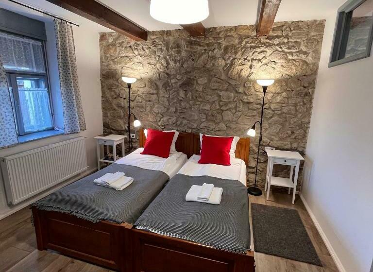 膳宿费 Vitamin K73 Vendégház