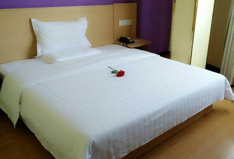 Hotel 7days Inn Huanggang Luotianhedong Street Dabieshan Night Supper Plaza