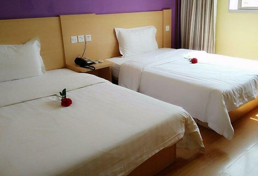 Hotel 7days Inn Huanggang Luotianhedong Street Dabieshan Night Supper Plaza