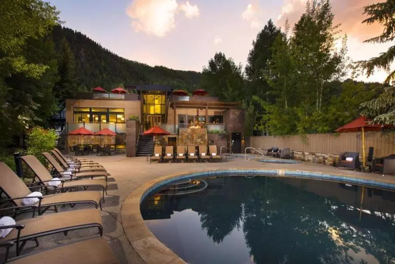 Hotelli 3 Bedroom Mountain Residence In The Heart Of Aspen With Amenities Including Heated Pool, Hot Tubs, G