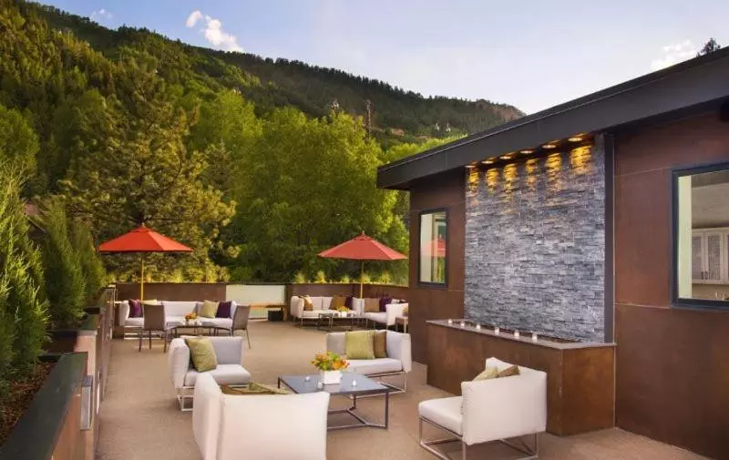 Hotelli 3 Bedroom Mountain Residence In The Heart Of Aspen With Amenities Including Heated Pool, Hot Tubs, G