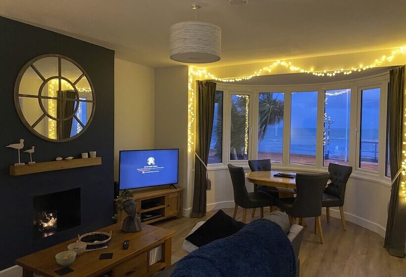 Worthing Beach 180 2 Bed Seafront Apartment With Private Parking