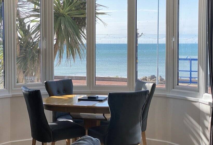 Worthing Beach 180 2 Bed Seafront Apartment With Private Parking