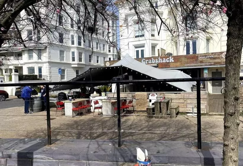 Worthing Beach 180   2 Bed Seafront Apartment With Private Parking