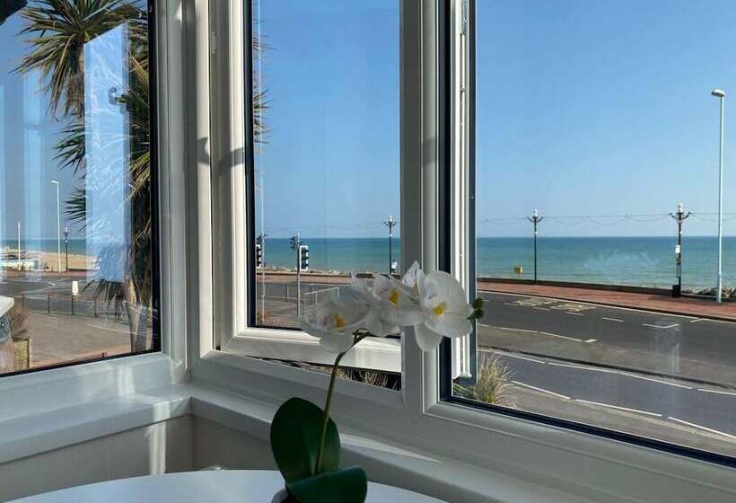 Worthing Beach 180 2 Bed Seafront Apartment With Private Parking