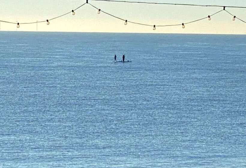 Worthing Beach 180 2 Bed Seafront Apartment With Private Parking